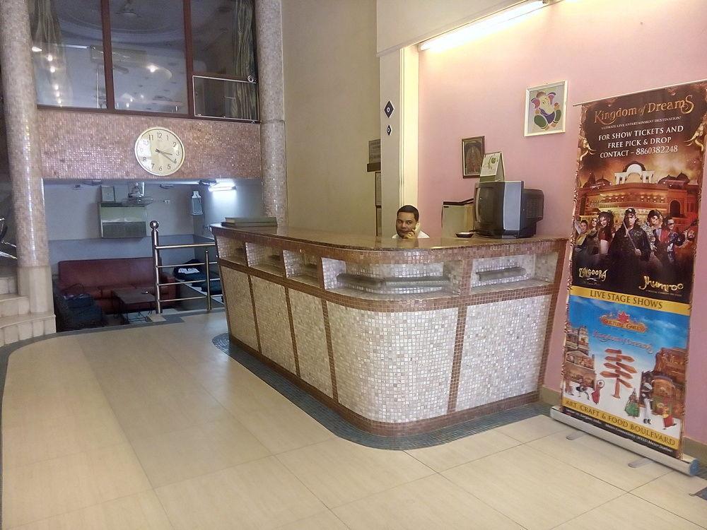 Hotel Pearl Plaza New Delhi Eksteriør bilde