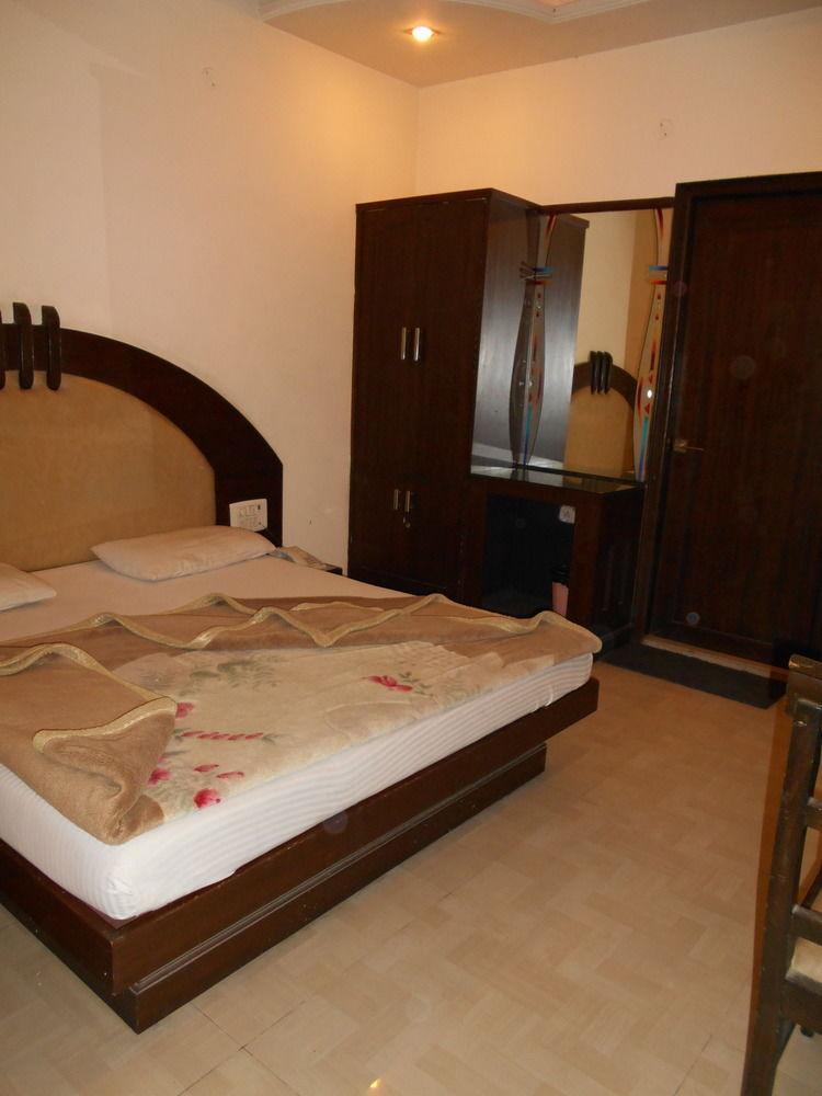Hotel Pearl Plaza New Delhi Eksteriør bilde