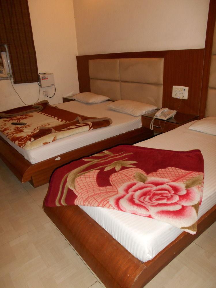 Hotel Pearl Plaza New Delhi Eksteriør bilde